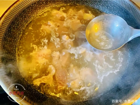 炖牛肉时，记住“2放3窍门”，牛肉软嫩鲜香不塞牙，熟烂又入味(炖牛肉怎样做不腥而且好吃)